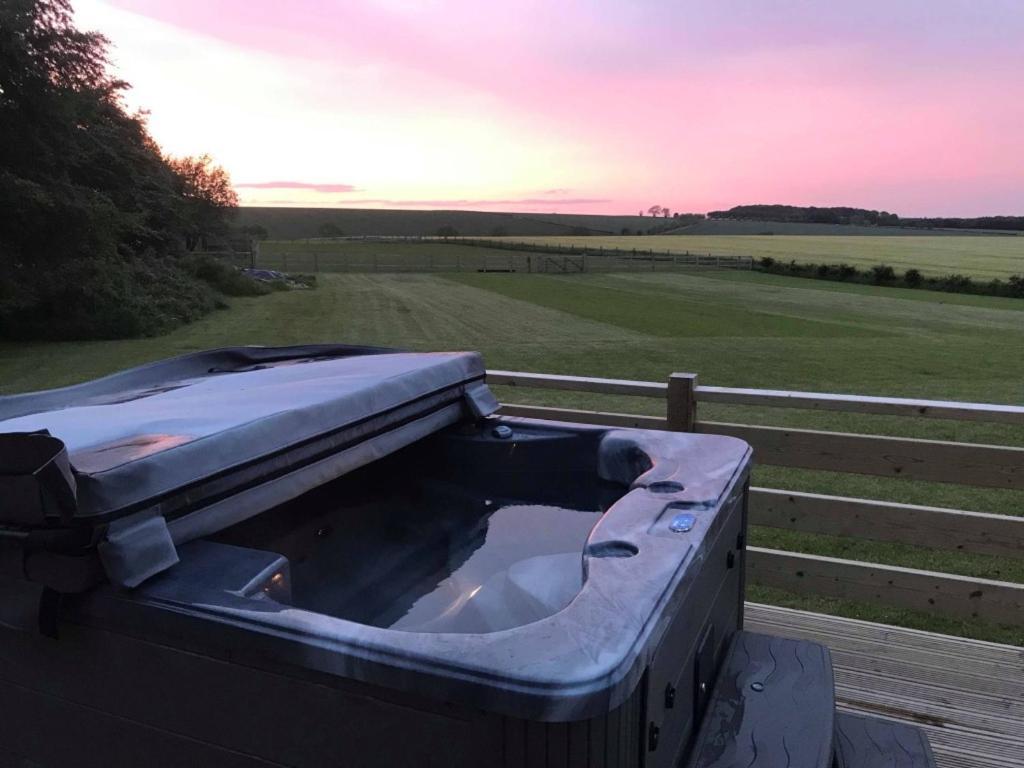 Lodge Wolds Away *