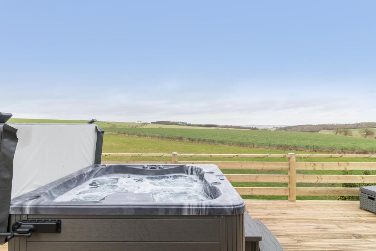 Lodge Wolds Away